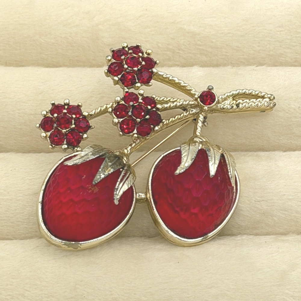 Sarah Coventry Strawberry Festival Brooch 1966 Frosted Glass Red Vintage Pin